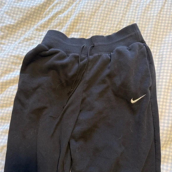 Nike Black Track Pants for Casual Comfort - Picture 4 of 5